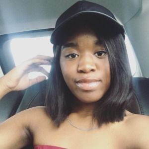 Meet your Posher, Alexis